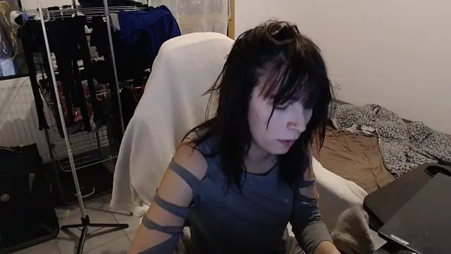 Snapshot of missthon0 chatting on 09-10-25, 11:43 missthon0 online show from 09-10-25, 11:43