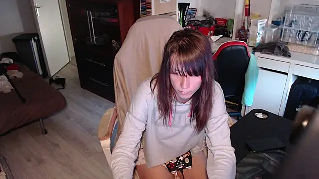 Snapshot of missthon0 chatting on 05-31-26, 06:09 missthon0 online show from 05-31-26, 06:09