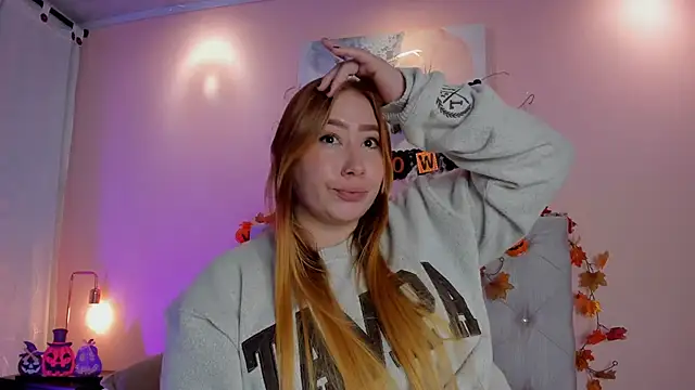 Snapshot of hannamartinn chatting on 10-31-25, 01:39 hannamartinn online show from 10-31-25, 01:39