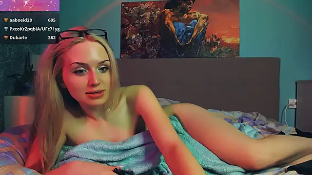 Linda Roxy online show from 12-15-24, 06:37