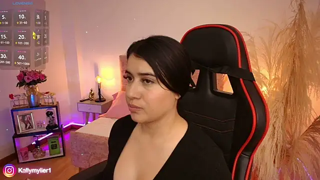 KallyMyller1 online show from 01-04-25, 07:34