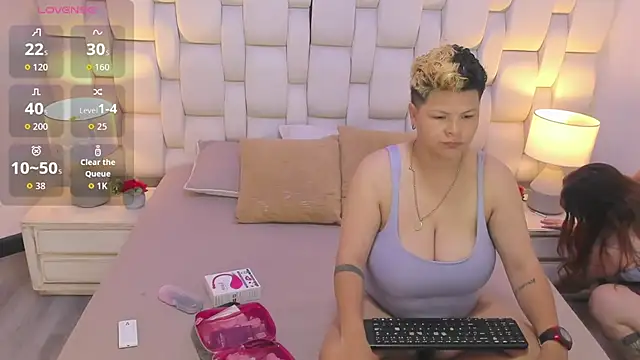 MiaYMolly online show from 11-05-25, 08:47