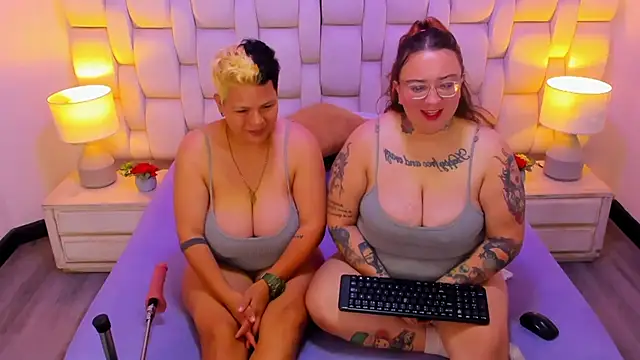 MiaYMolly online show from 12-02-25, 01:44