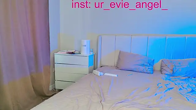 Evelyn rabbit online show from 04-10-26, 09:47