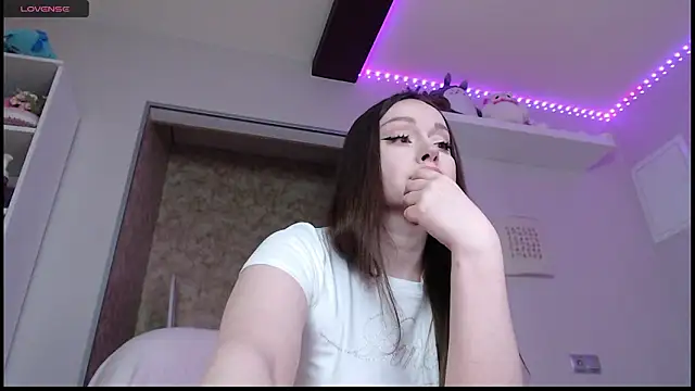 Snapshot of Agness_sweet chatting on 03-17-26, 09:34 Agness sweet online show from 03-17-26, 09:34