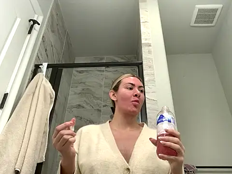 Snapshot of Alyssa_rhoades chatting on 11-28-25, 09:28 Alyssa rhoades online show from 11-28-25, 09:28