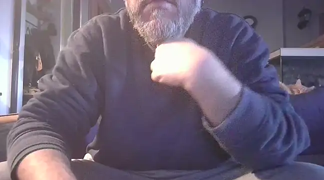 Snapshot of naked_bear chatting on 01-22-25, 10:40 naked bear online show from 01-22-25, 10:40