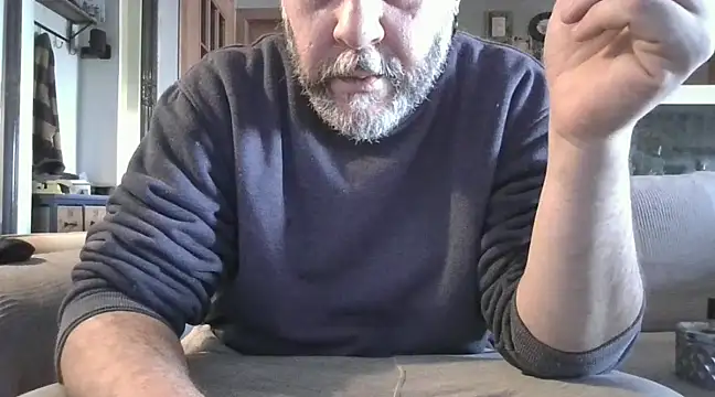 Snapshot of naked_bear chatting on 01-25-25, 11:34 naked bear online show from 01-25-25, 11:34