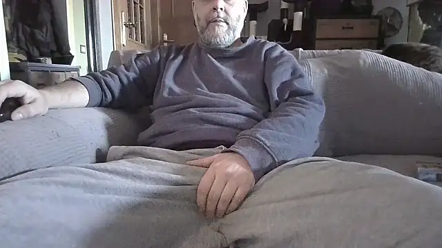 Snapshot of naked_bear chatting on 01-11-26, 09:58 naked bear online show from 01-11-26, 09:58