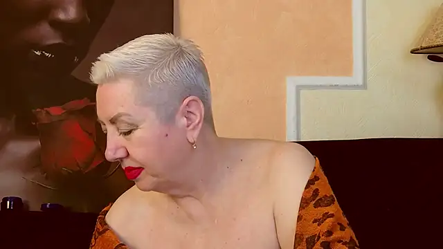 Snapshot of LadyPosh chatting on 12-05-25, 07:21 LadyPosh online show from 12-05-25, 07:21