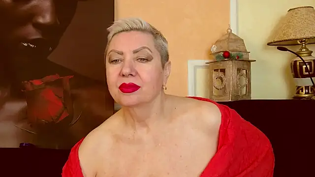 Snapshot of LadyPosh chatting on 12-17-25, 11:05 LadyPosh online show from 12-17-25, 11:05