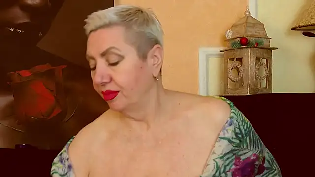 Snapshot of LadyPosh chatting on 12-17-25, 11:11 LadyPosh online show from 12-17-25, 11:11