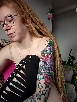 Snapshot of LucidLucy chatting on 12-31-24, 04:46 LucidLucy online show from 12-31-24, 04:46