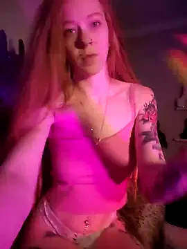 Snapshot of LucidLucy chatting on 01-08-25, 11:32 LucidLucy online show from 01-08-25, 11:32