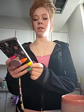 Snapshot of LucidLucy chatting on 02-14-25, 04:52 LucidLucy online show from 02-14-25, 04:52