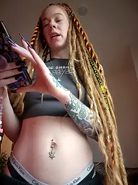 Snapshot of LucidLucy chatting on 10-19-25, 08:53 LucidLucy online show from 10-19-25, 08:53