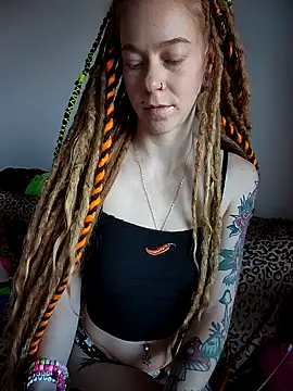 Snapshot of LucidLucy chatting on 10-26-25, 01:06 LucidLucy online show from 10-26-25, 01:06