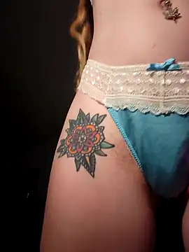 Snapshot of LucidLucy chatting on 11-13-25, 12:42 LucidLucy online show from 11-13-25, 12:42