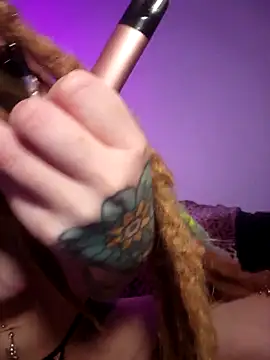 Snapshot of LucidLucy chatting on 11-28-25, 01:30 LucidLucy online show from 11-28-25, 01:30