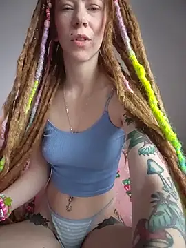 Snapshot of LucidLucy chatting on 12-14-25, 01:27 LucidLucy online show from 12-14-25, 01:27