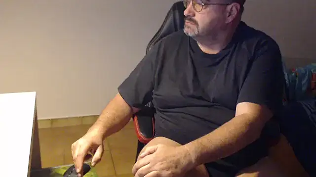 Snapshot of fraboys chatting on 01-14-26, 07:36 fraboys online show from 01-14-26, 07:36