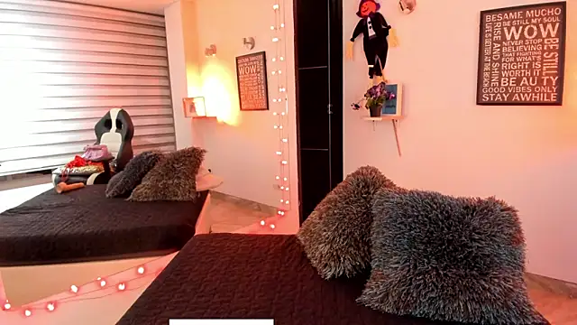 GABY DAVIS online show from 10-25-25, 04:20