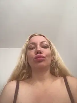 Snapshot of SofiaJoy chatting on 05-08-26, 12:43 SofiaJoy online show from 05-08-26, 12:43