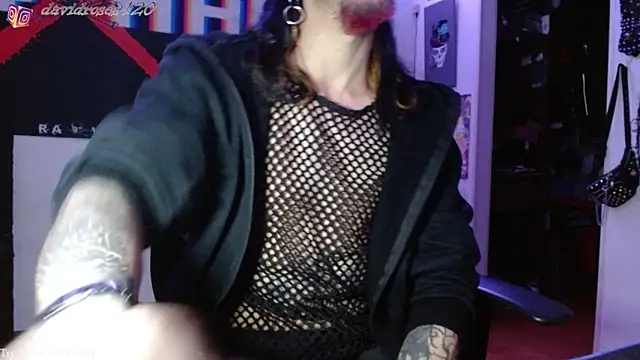 Snapshot of davidroses420 chatting on 03-06-25, 04:30 davidroses420 online show from 03-06-25, 04:30