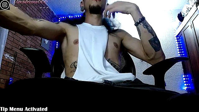 Snapshot of davidroses420 chatting on 11-19-25, 11:49 davidroses420 online show from 11-19-25, 11:49