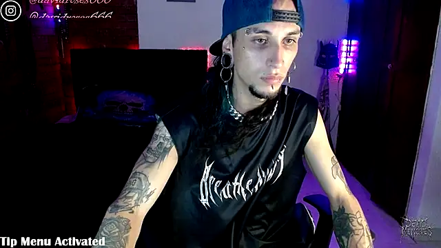 Snapshot of davidroses420 chatting on 12-01-25, 11:21 davidroses420 online show from 12-01-25, 11:21