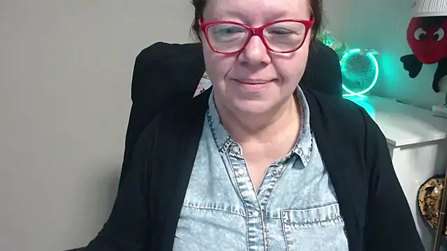 Adelewildx online show from 03-17-25, 04:29