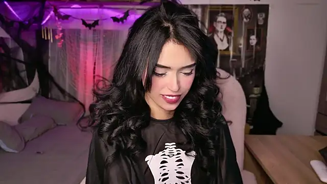 Snapshot of YourKatt chatting on 10-12-25, 02:43 YourKatt online show from 10-12-25, 02:43