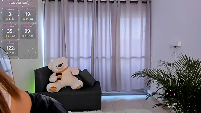 roxie gates  online show from 01-14-25, 10:23