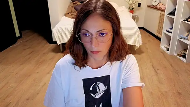 Snapshot of CaringSophie chatting on 06-05-26, 05:29 CaringSophie online show from 06-05-26, 05:29