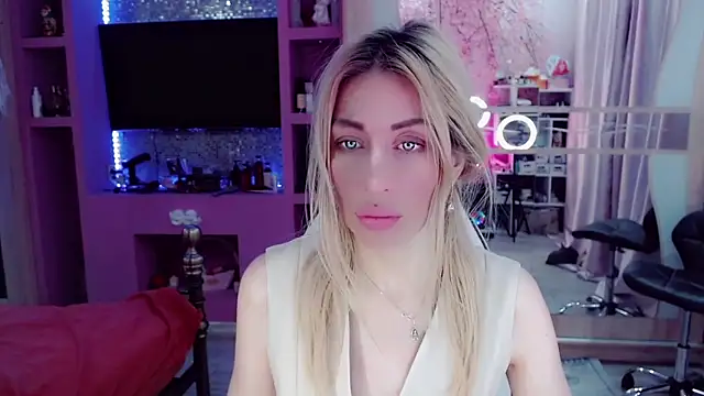 AnnieGOld  online show from 12-15-25, 02:38