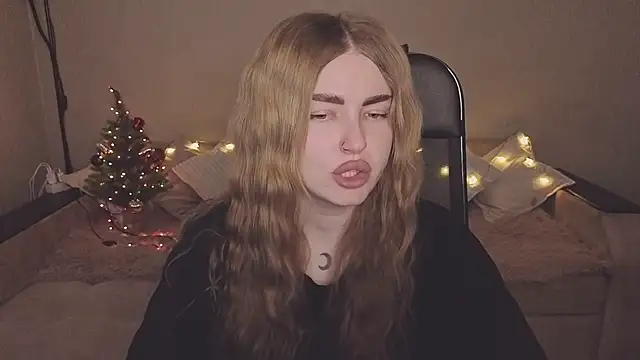 ViolettaLopez online show from 12-18-25, 12:33