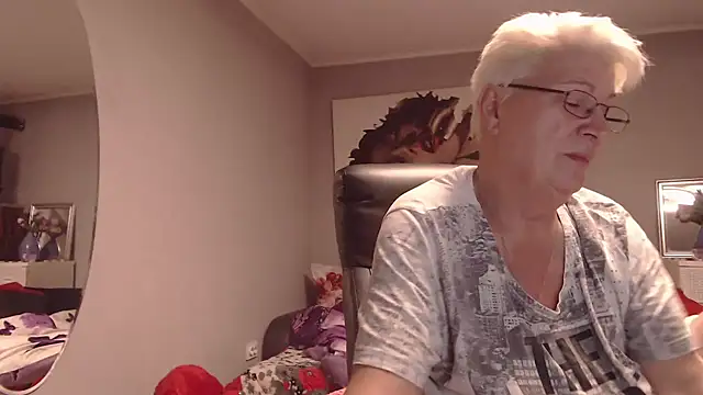 Snapshot of LaylaMilf chatting on 10-09-25, 06:50 LaylaMilf online show from 10-09-25, 06:50