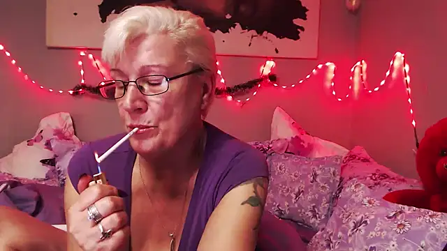 Snapshot of LaylaMilf chatting on 12-04-25, 07:11 LaylaMilf online show from 12-04-25, 07:11