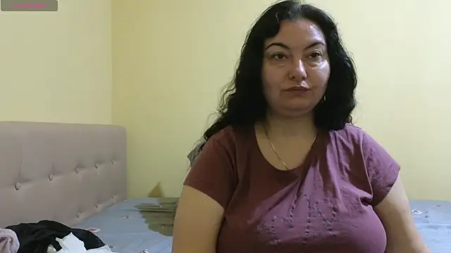 Snapshot of BBW_MILF_4U chatting on 02-06-25, 06:40 BBW MILF 4U online show from 02-06-25, 06:40