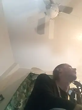 Snapshot of thefire420 chatting on 10-26-25, 11:05 thefire420 online show from 10-26-25, 11:05