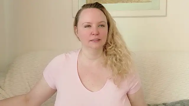 Snapshot of Sarah4you chatting on 07-25-26, 12:36 Sarah4you online show from 07-25-26, 12:36