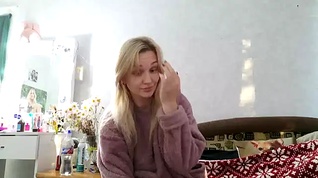 Snapshot of ModelEva chatting on 10-31-25, 01:01 ModelEva online show from 10-31-25, 01:01