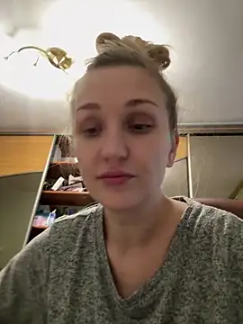 Snapshot of ModelEva chatting on 12-14-25, 12:21 ModelEva online show from 12-14-25, 12:21