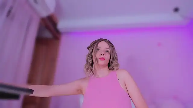 bella adams  online show from 03-06-25, 10:47