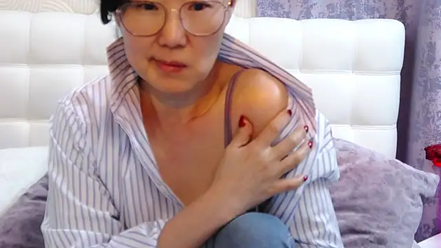 Snapshot of Asian_legs chatting on 03-11-25, 01:45 Asian legs online show from 03-11-25, 01:45