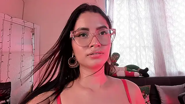 Snapshot of PaulinaBelushi chatting on 12-18-24, 06:46 PaulinaBelushi online show from 12-18-24, 06:46