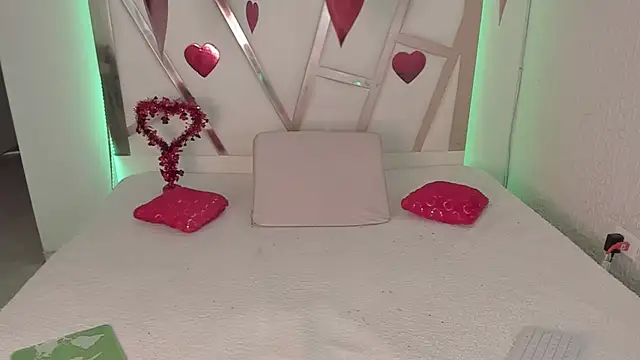 Snapshot of PaulinaBelushi chatting on 09-19-25, 03:34 PaulinaBelushi online show from 09-19-25, 03:34