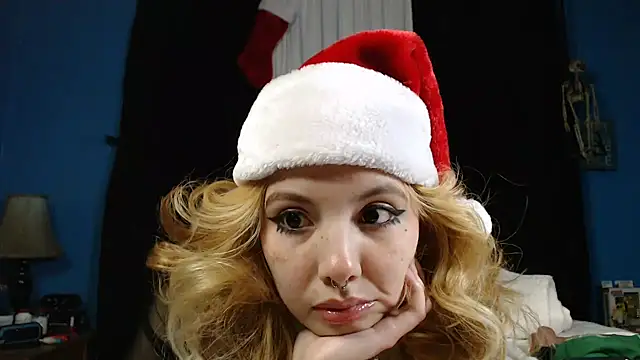 Snapshot of NativeNymph chatting on 12-19-24, 10:13 NativeNymph online show from 12-19-24, 10:13