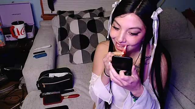 Snapshot of NativeNymph chatting on 09-12-25, 06:13 NativeNymph online show from 09-12-25, 06:13