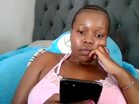 Snapshot of cherryontopy chatting on 02-19-25, 12:22 cherryontopy online show from 02-19-25, 12:22